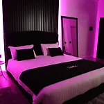 Dark Boutique Hotell Shkoze (Tirana)