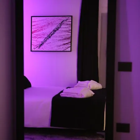 Dark Boutique Szálloda Shkozë