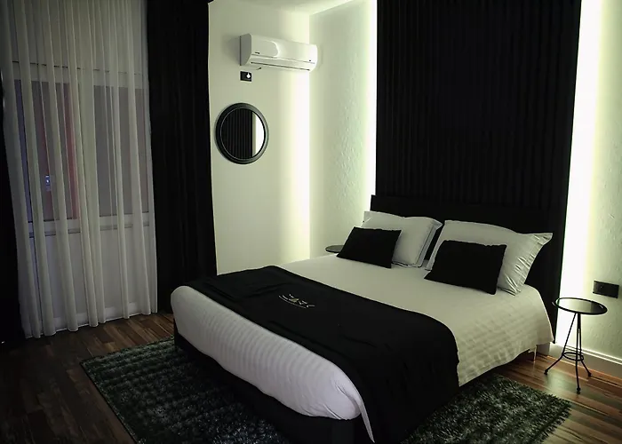 Ξενοδοχείο Dark Boutique Shkoze (Tirana)